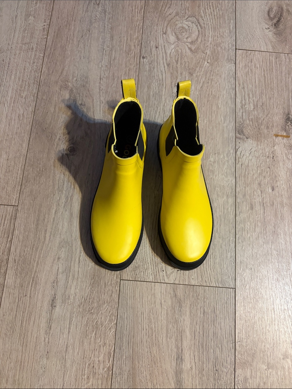 GOGO Bright Yellow Chelsea-Style Ankle Boots